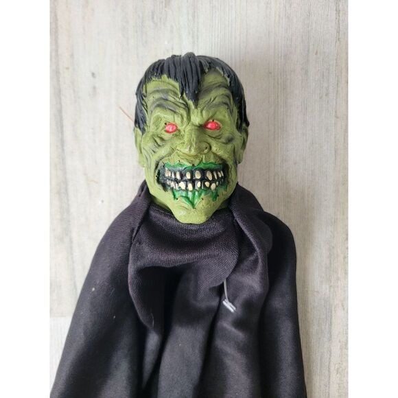 Paper magic 2006 Mini hanging green zombie prop Halloween decor - Picture 3 of 8